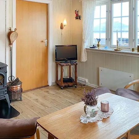 2 Bedroom Lovely In Innfjorden