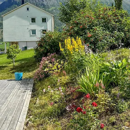 2 Bedroom Lovely In