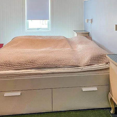 2 Bedroom Lovely In Dom wakacyjny Innfjorden