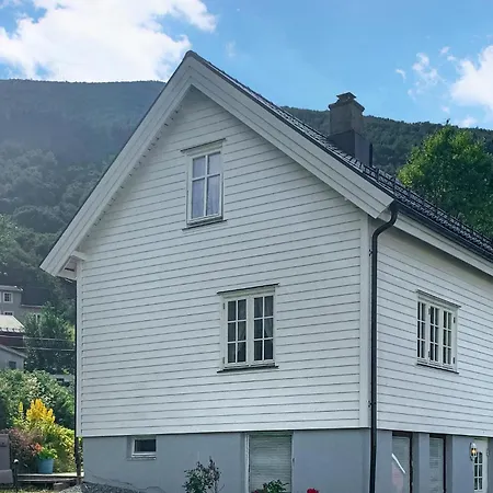 2 Bedroom Lovely In *