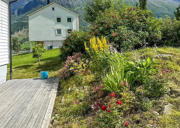 2 Bedroom Lovely In