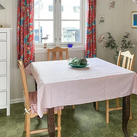 2 Bedroom Lovely In Innfjorden