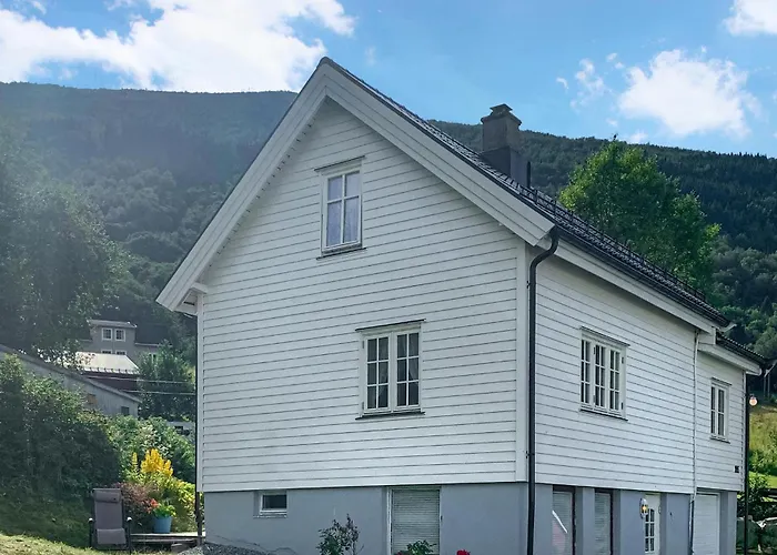 2 Bedroom Lovely In *